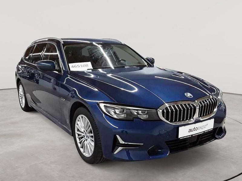 Phytonicblau metallic Gebraucht 2021 BMW 320e Luxury Line Kombi | 21.290 € (Fairer Preis) - Bild 1/4