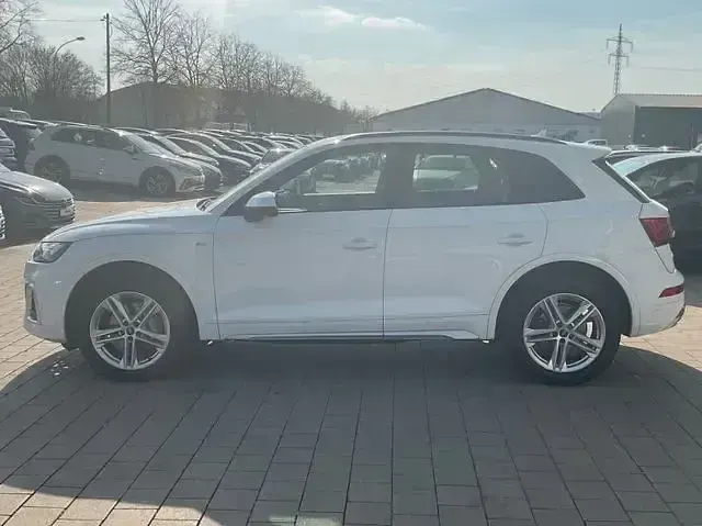 Używany Audi Q5 Ambiente 286 KM (210 kW) 2022 Biały SUV