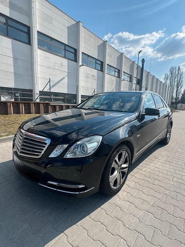 Gebraucht Mercedes E220 170 PS (125 kW) 2011 Schwarz Limousine