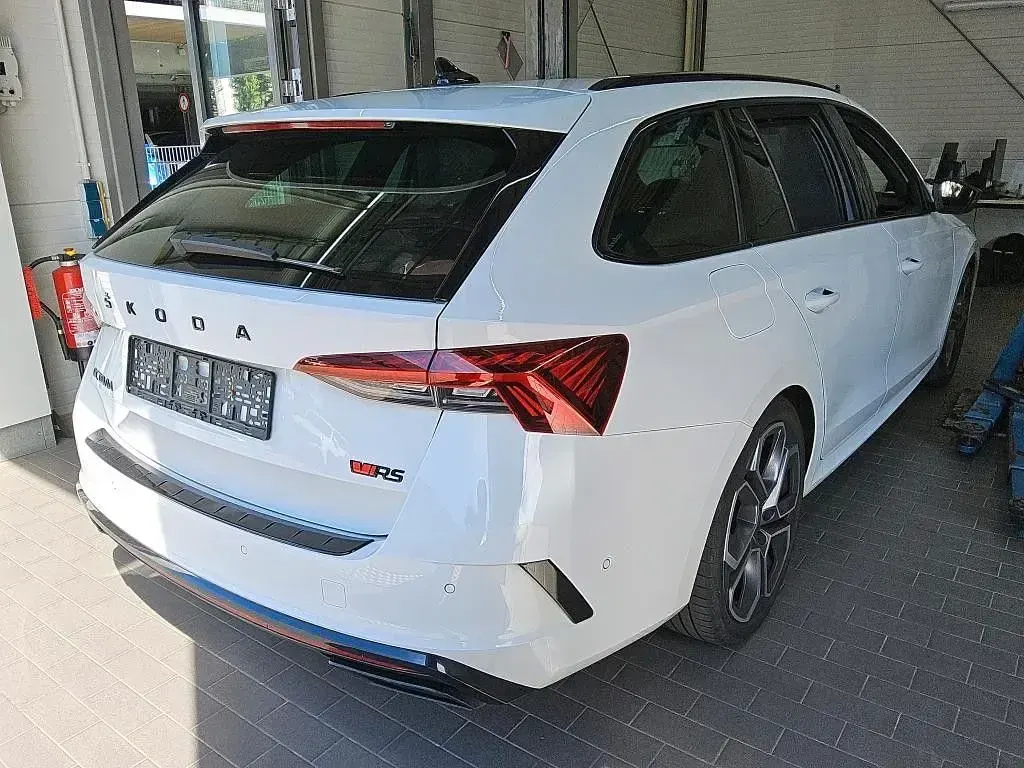 Gebraucht Skoda Octavia RS 200 PS (147 kW) 2023 Moonweiss metallic Kombi