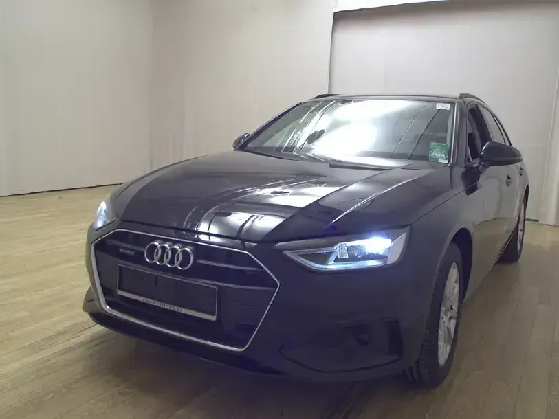 Gebraucht Audi A4 Sport 204 PS (150 kW) 2021 Mythosschwarz metallic Kombi