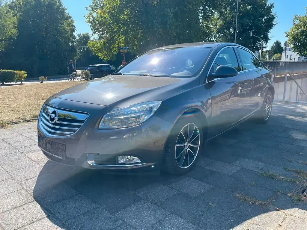 Gebraucht Opel Insignia Edition 140 PS (102 kW) 2010 Grau Limousine