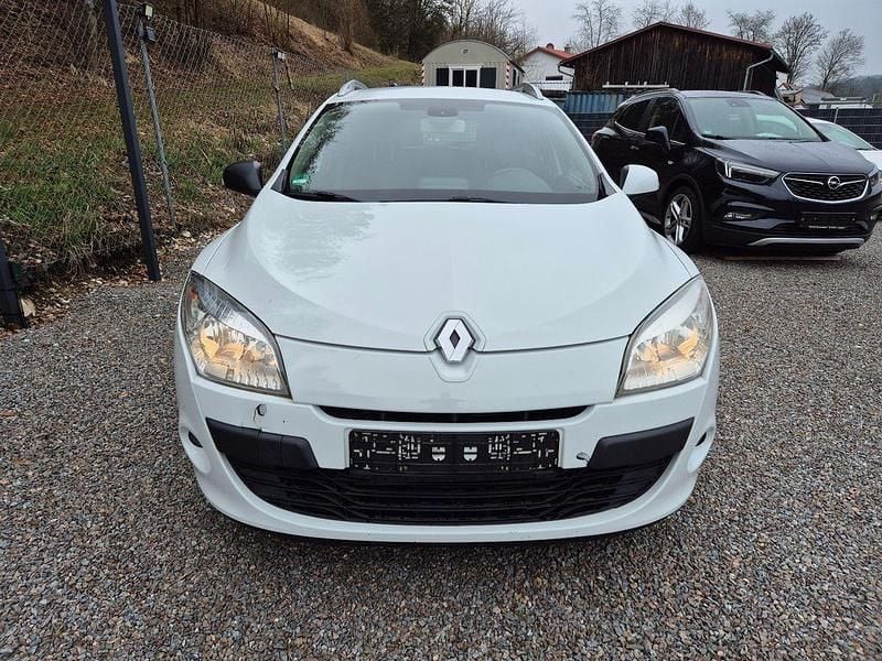 Gebraucht Renault Mégane III 106 PS (77 kW) 2012 Weiß Limousine