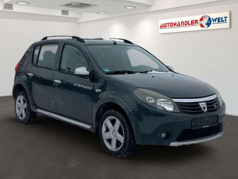 Gebraucht Dacia Sandero Stepway 84 PS (61 kW) 2012 Grau Limousine