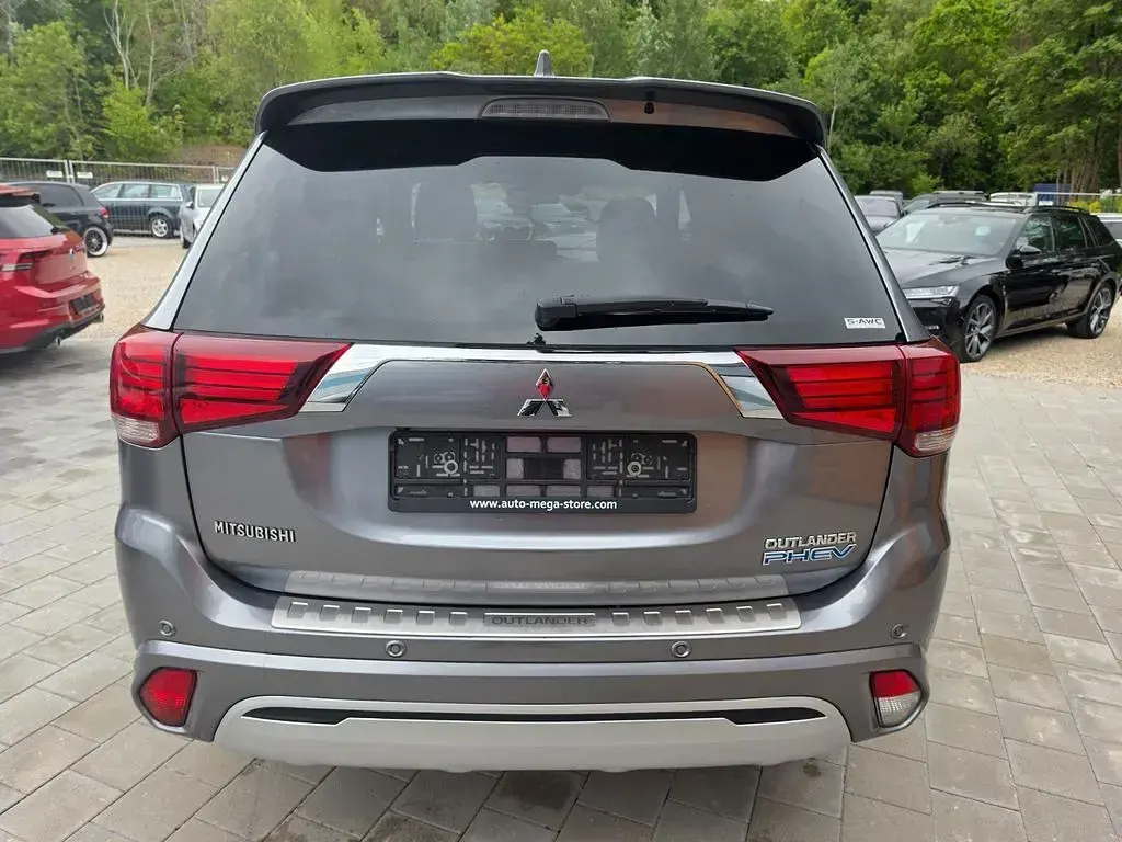 Gebraucht Mitsubishi Outlander P-HEV Top 135 PS (99 kW) 2019 Grau Limousine