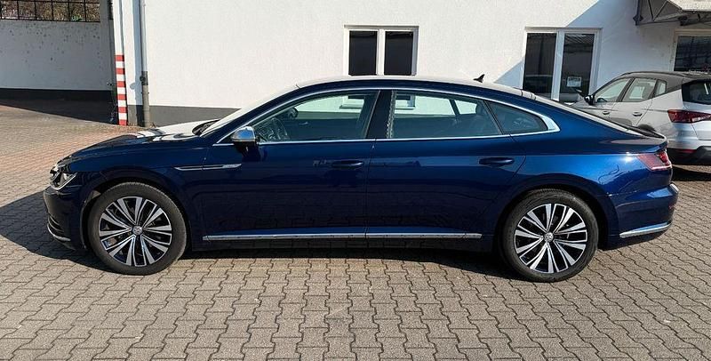 Gebraucht VW Arteon Elegance 190 PS (139 kW) 2018 Atlantic blue Kleinwagen