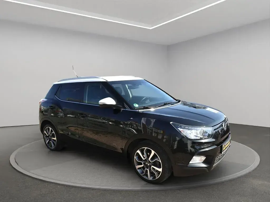 Usata SsangYong Tivoli 116 CV (85 kW) 2015 Nero SUV