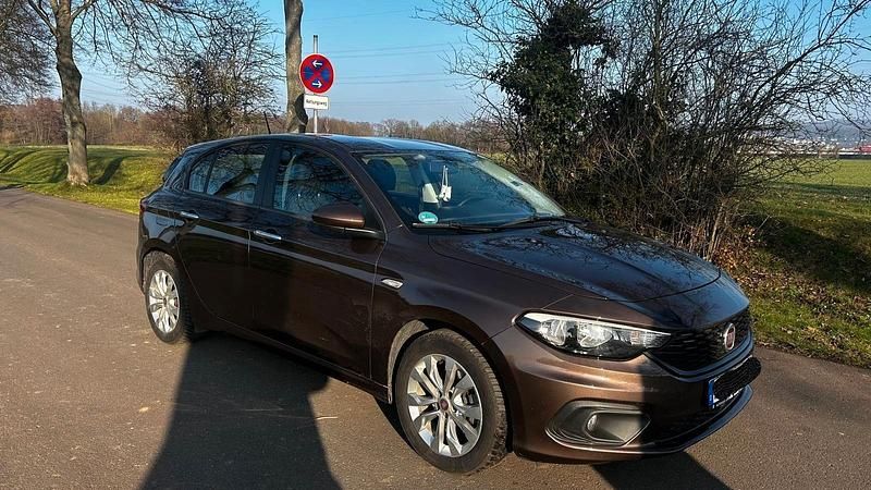 Gebraucht Fiat Tipo Lounge 95 PS (69 kW) 2020 Braun Limousine