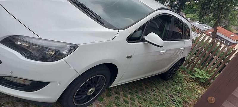 Gebraucht 2015 Opel Astra Style Kombi | 5.150 € (Teuer) - Bild 1/4