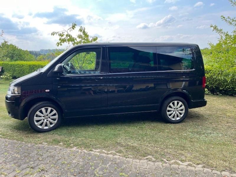 Gebraucht VW Caravelle Comfortline 180 PS (132 kW) 2011 Schwarz Van