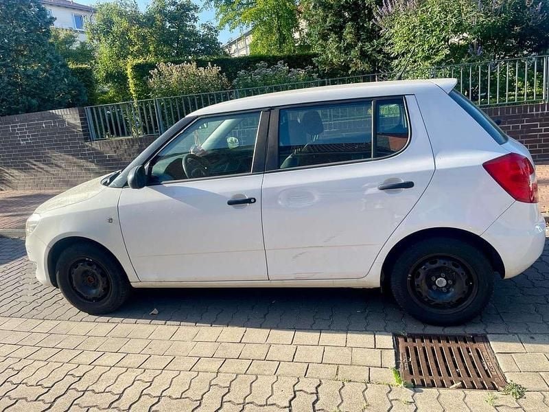 Weiß Gebraucht 2014 Skoda Fabia Cool Edition Kleinwagen | 3.500 € (Superpreis) - Bild 1/4