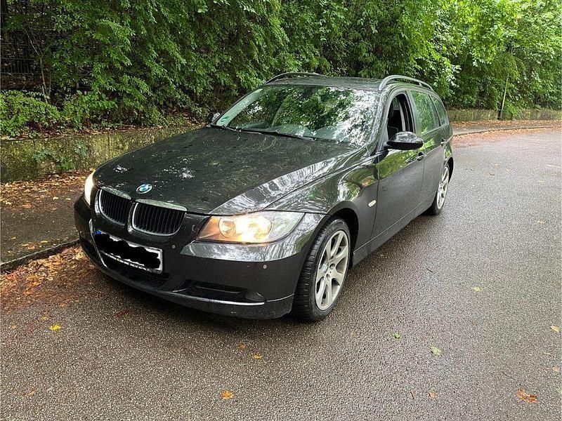 Schwarz Gebraucht 2006 BMW 318 Kombi | 1.999 € (Superpreis) - Bild 1/4