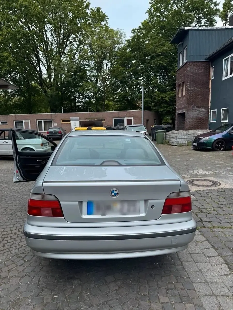 Second-hand BMW 520 Basis 150 CP (110 kW) 1999 Argintiu Berlinǎ