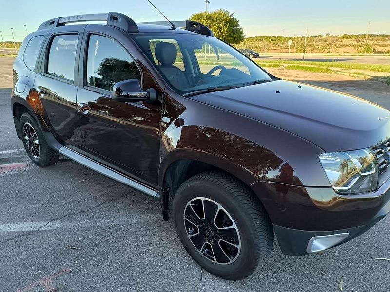 Braun Gebraucht 2017 Dacia Duster Black Shadow SUV | 9.950 € (Fairer Preis) - Bild 1/4