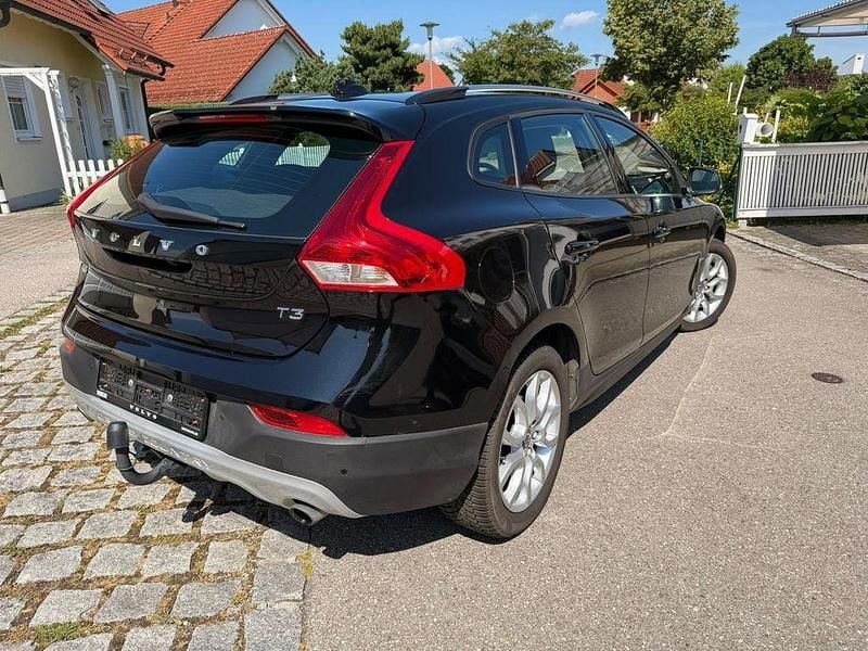 Gebraucht Volvo V40 CC Momentum 152 PS (111 kW) 2017 Schwarz Kombi