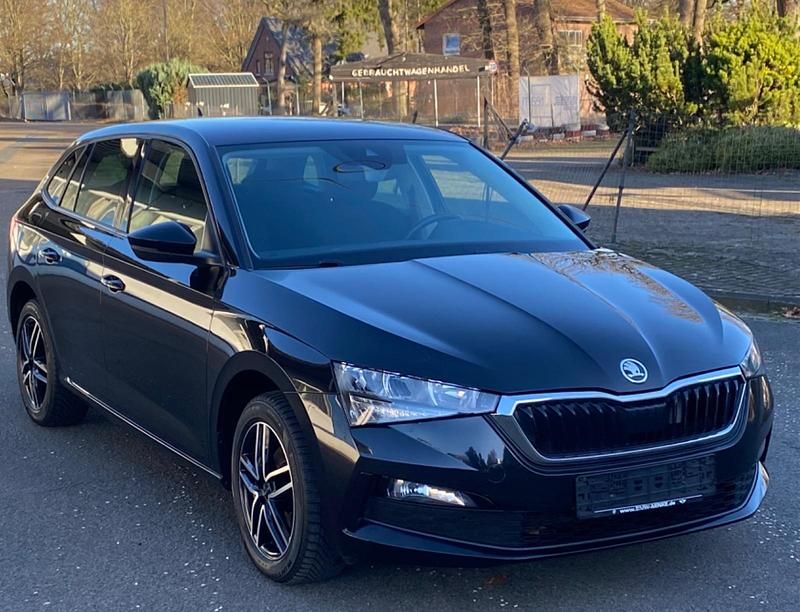 Schwarzmagic perleffekt Gebraucht 2019 Skoda Scala Ambition Kleinwagen | 13.990 € (Guter Preis) - Bild 1/4