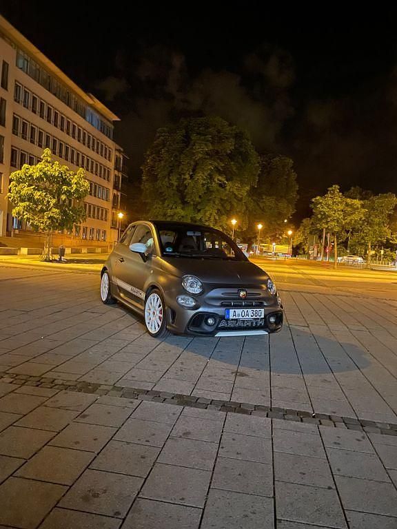 Grau Gebraucht 2019 Abarth 595 Esseesse Kleinwagen | 22.399 € (Teuer) - Bild 1/4