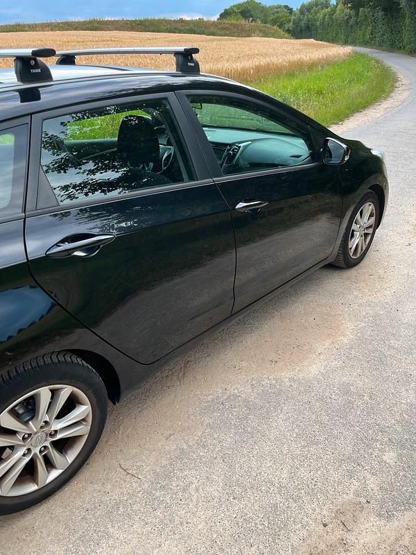 Gebraucht Hyundai i30 110 PS (80 kW) 2014 Schwarz Kombi