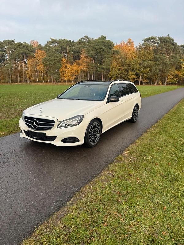 Weiß Gebraucht 2015 Mercedes E350 Kombi | 21.400 € (Fairer Preis) - Bild 1/4
