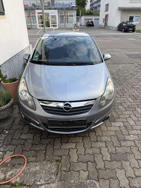 Grau Gebraucht 2010 Opel Corsa Edition Kleinwagen | 3.000 € (Etwas zu teuer) - Bild 1/4