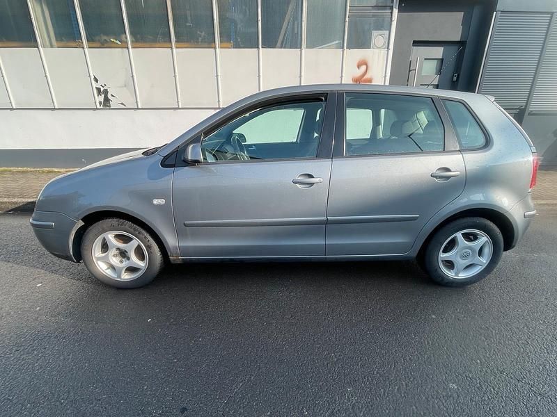 Gebraucht VW Polo 75 PS (55 kW) 2004 Silber Kleinwagen