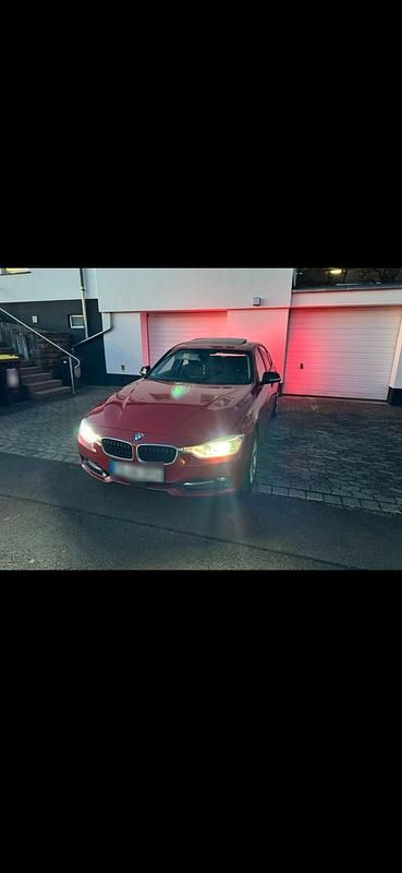 Gebraucht BMW 320 184 PS (135 kW) 2014 Rot Limousine