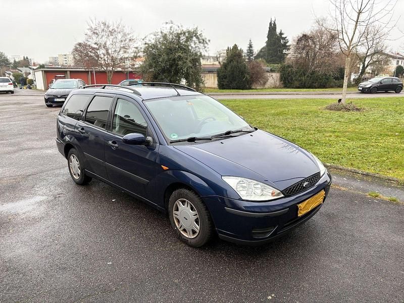 Blau Gebraucht 2005 Ford Focus Ambiente Kombi | 2.450 € (Etwas zu teuer) - Bild 1/4