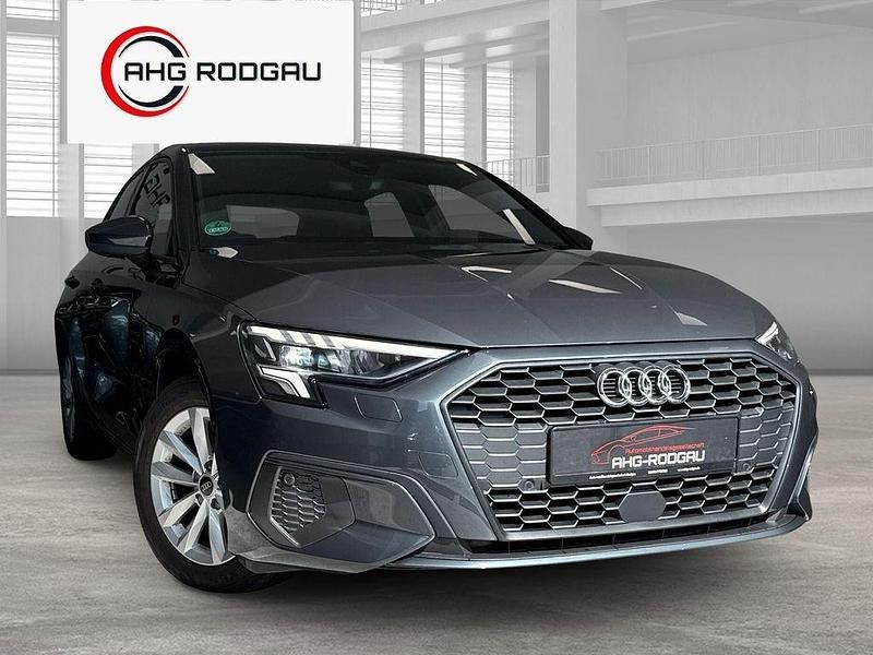 Grau Gebraucht 2021 Audi A3 Sportback Basis Limousine | 26.999 € (Guter Preis) - Bild 1/4