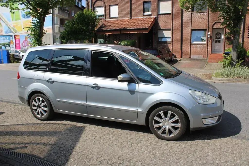 Gebraucht Ford Galaxy Ghia 140 PS (102 kW) 2007 Silber Van / Kleinbus