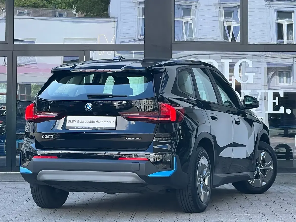 Gebraucht BMW iX1 Performance 230 kW (313 PS) 2023 Schwarz SUV