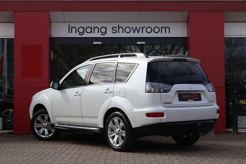 Gebraucht Mitsubishi Outlander Edition 147 PS (108 kW) 2011 Weiß SUV