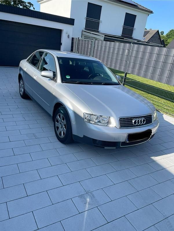 Silber Gebraucht 2001 Audi A4 Limousine | 3.850 € (Teuer) - Bild 1/4