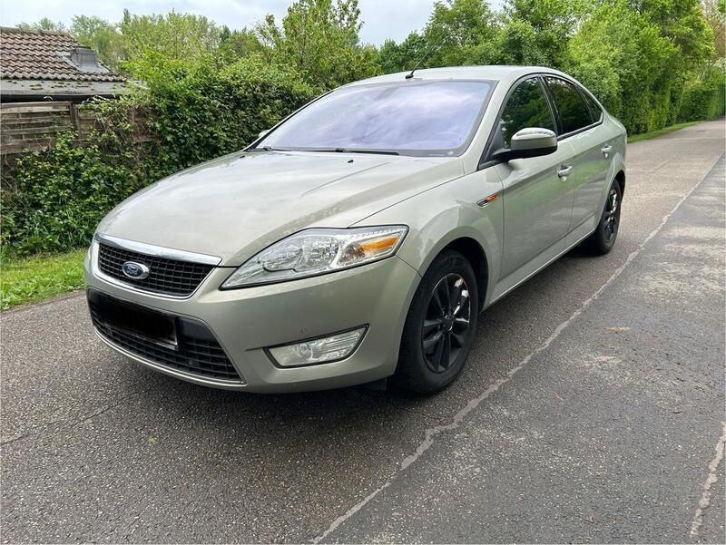 Grün Gebraucht 2010 Ford Mondeo Limousine | 1.950 € - Bild 1/4