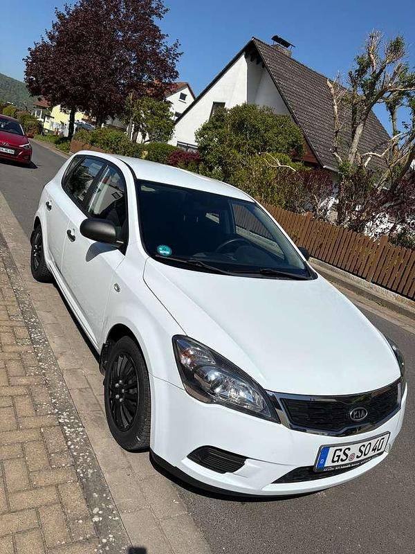 Usata Kia Ceed 109 CV (80 kW) 2012 Bianco Utilitaria