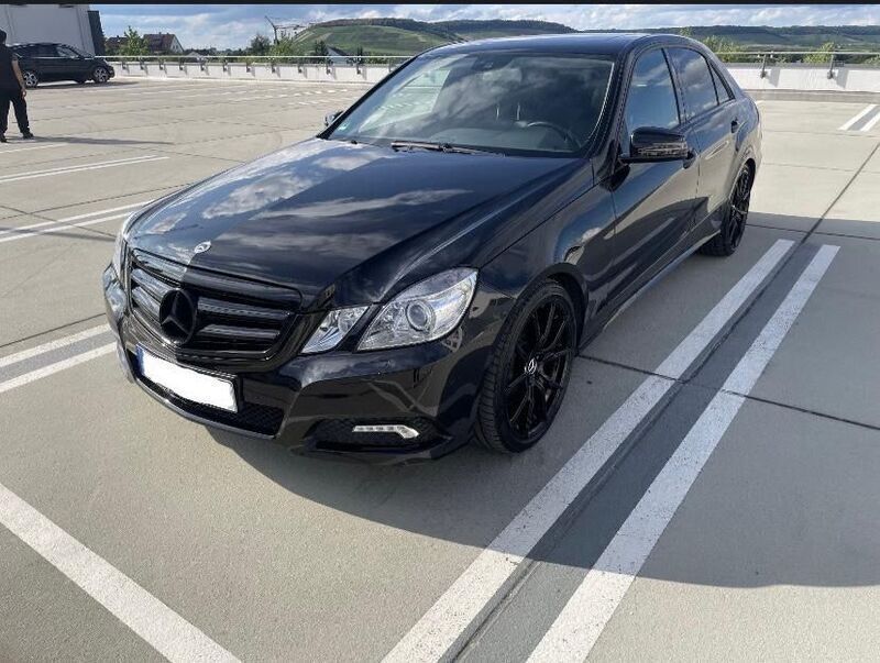 Schwarz Gebraucht 2009 Mercedes E350 Avantgarde Limousine | 9.200 € (Superpreis) - Bild 1/4