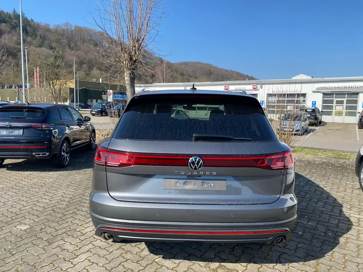 Neu VW Touareg 231 PS (169 kW) 2025 Siliziumgrau metallic SUV