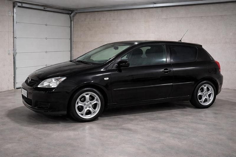 Schwarz Gebraucht 2002 Toyota Corolla Limousine | 2.000 € (Guter Preis) - Bild 1/4