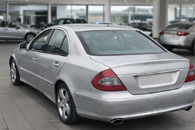 Gebraucht Mercedes E200 184 PS (135 kW) 2008 Silber Limousine