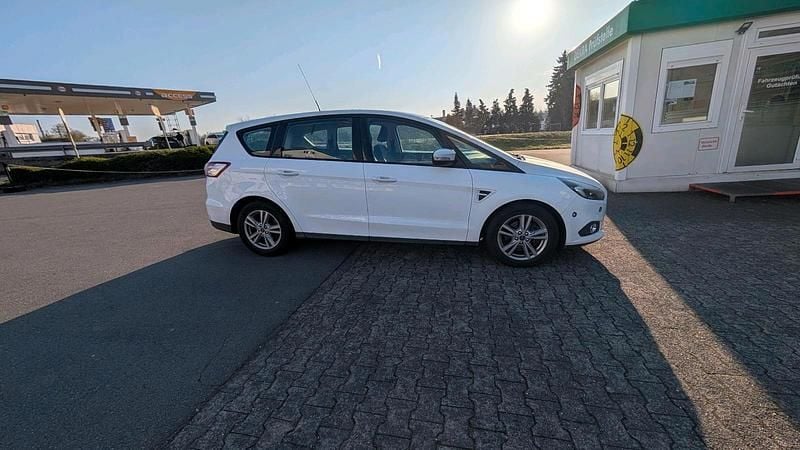 Gebraucht Ford S-MAX 179 PS (131 kW) 2019 Weiß Van / Kleinbus