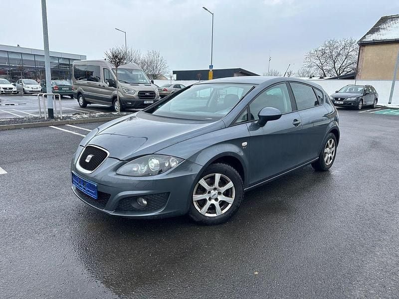Grau Gebraucht 2011 Seat Leon Sport Limousine | 2.290 € (Superpreis) - Bild 1/4