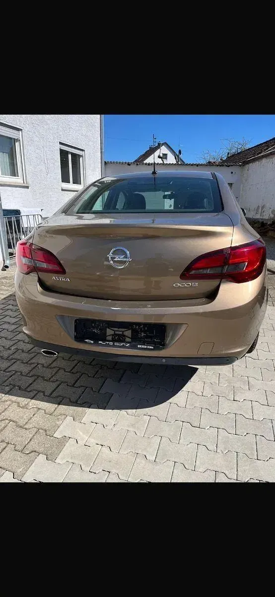 Gebraucht Opel Astra 140 PS (102 kW) 2013 Braun Limousine