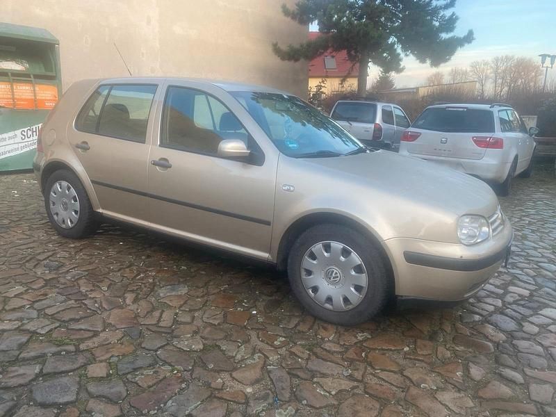 Gebraucht VW Golf IV Edition 105 PS (77 kW) 2001 Gold Kleinwagen