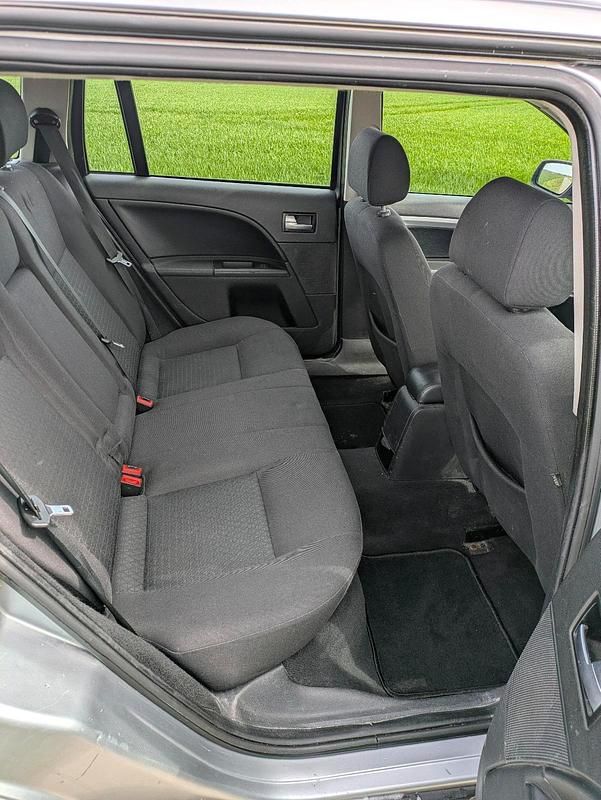 Gebraucht Ford Mondeo 125 PS (91 kW) 2005 Silber Kombi