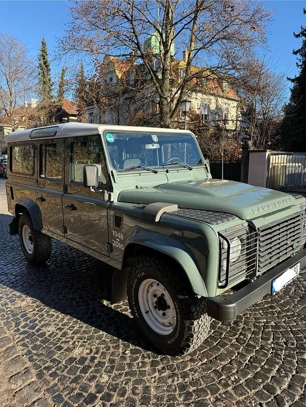 Gebraucht Land Rover Defender 122 PS (89 kW) 2008 Grün SUV