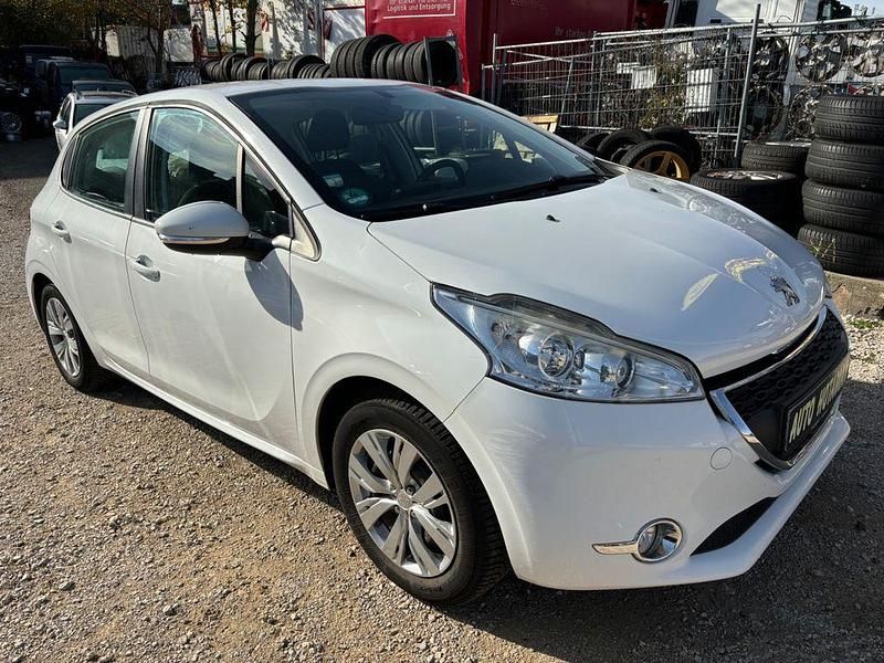 Weiß Gebraucht 2013 Peugeot 208 Active Kleinwagen | 3.899 € (Fairer Preis) - Bild 1/4