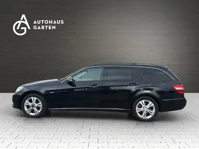 Gebraucht Mercedes E200 75 PS (55 kW) 2010 Schwarz Limousine