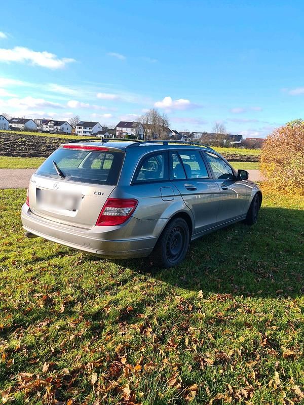 Gebraucht 2008 Mercedes 220 Kombi | 2.999 € - Bild 1/4