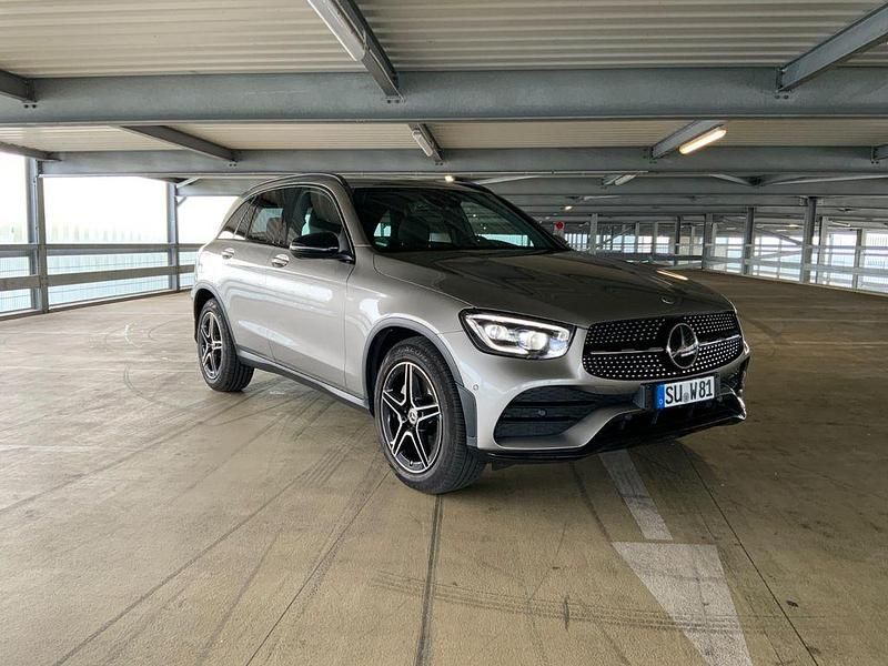 Silber Gebraucht 2020 Mercedes GLC220 AMG SUV | 37.980 € (Etwas zu teuer) - Bild 1/4