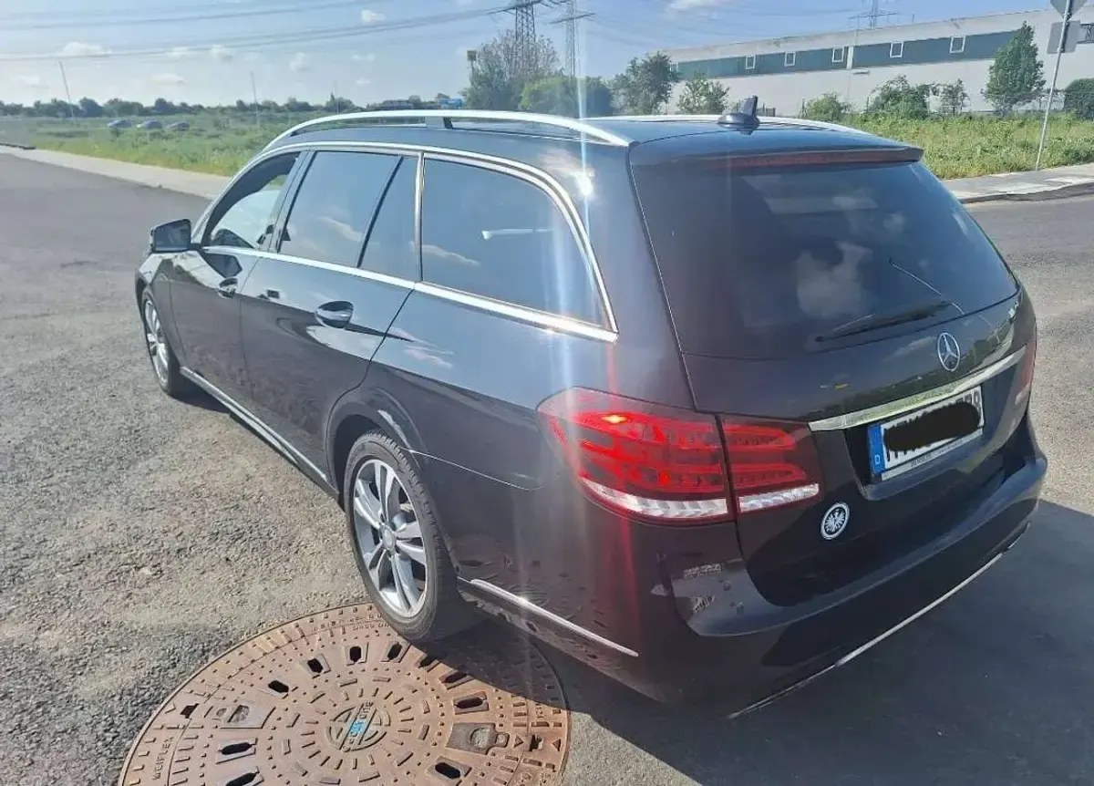 Gebraucht Mercedes E200 Avantgarde 136 PS (100 kW) 2014 Schwarz Kombi