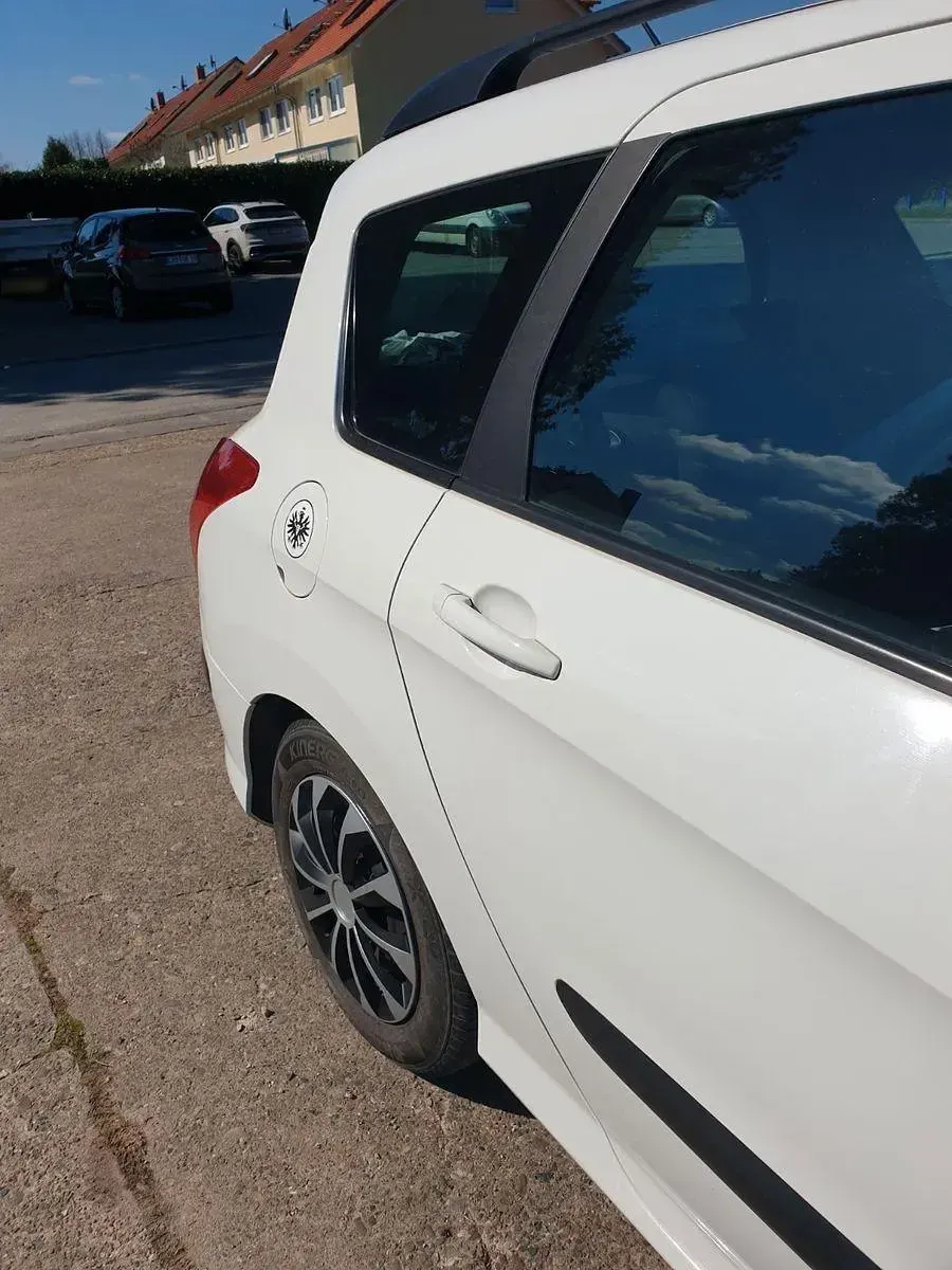Gebraucht Peugeot 308 SW Access 111 PS (81 kW) 2012 Weiß Kombi